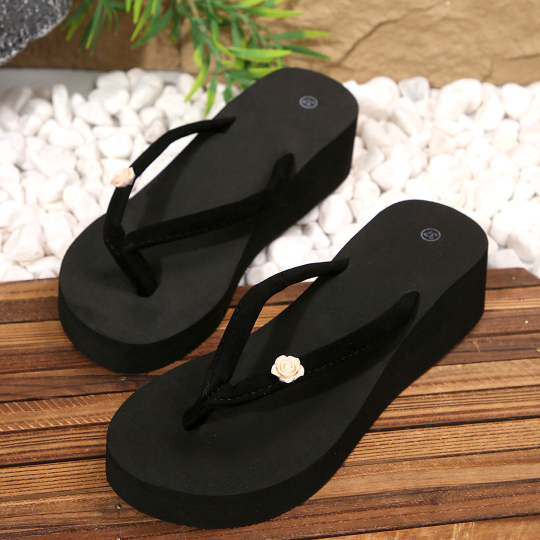 Dame toe-separat sandaler med blomsterapplikationsdetalje og komfortabel kilehæl Stilla
