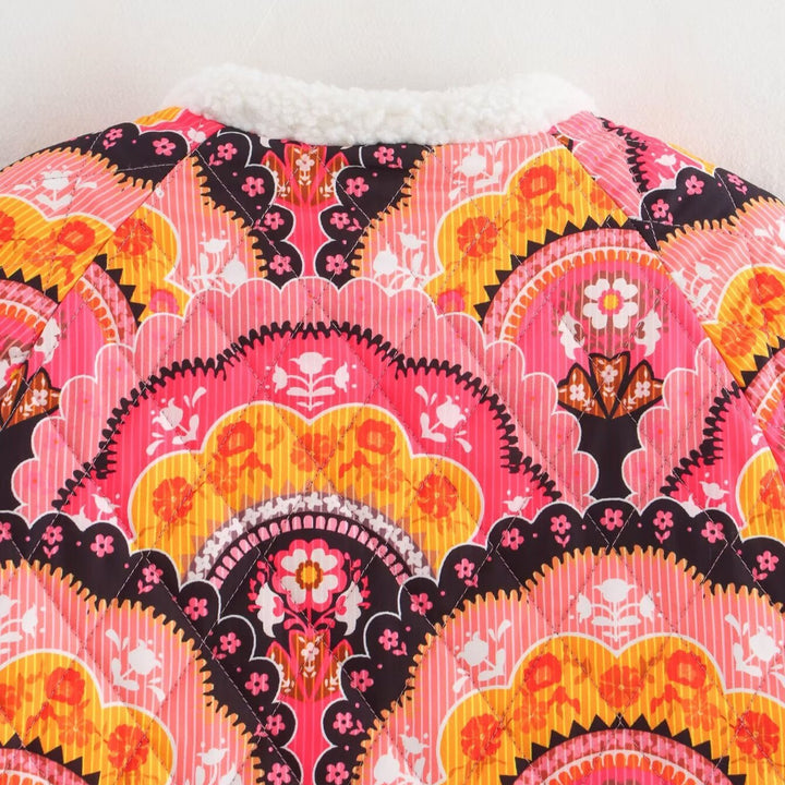 Kvinders mønstrede jakke med blød teddy-for og romantisk design Stilla