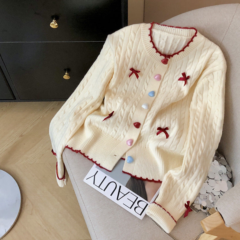 Kvinders chunky strik cardigan med legende knapdetaljer og sløjfer
