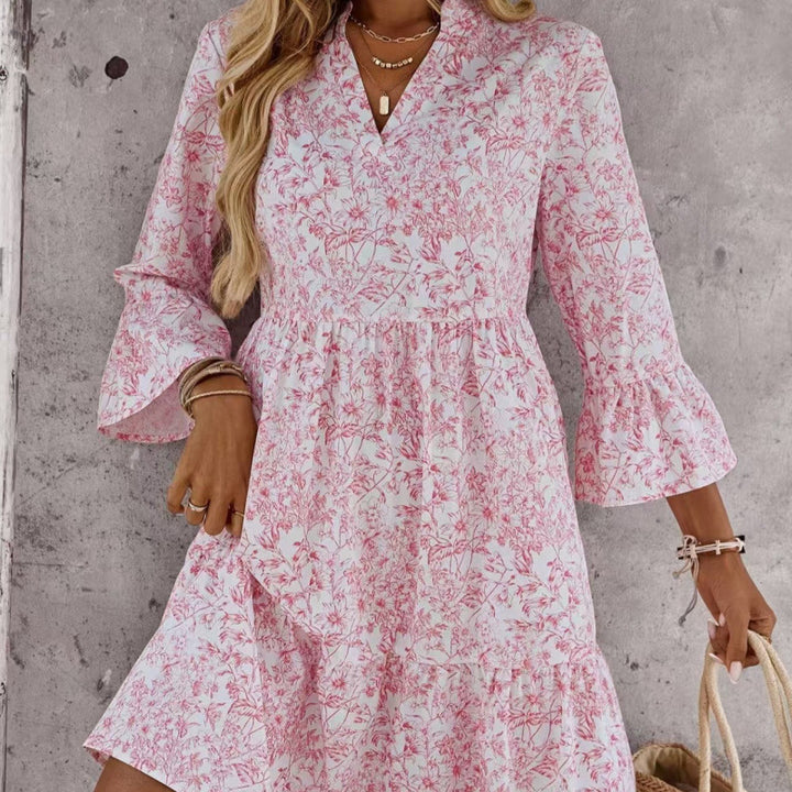 Dame sommerligt chiffonkjole med blomsterdesign og ruffles detaljer Skovae