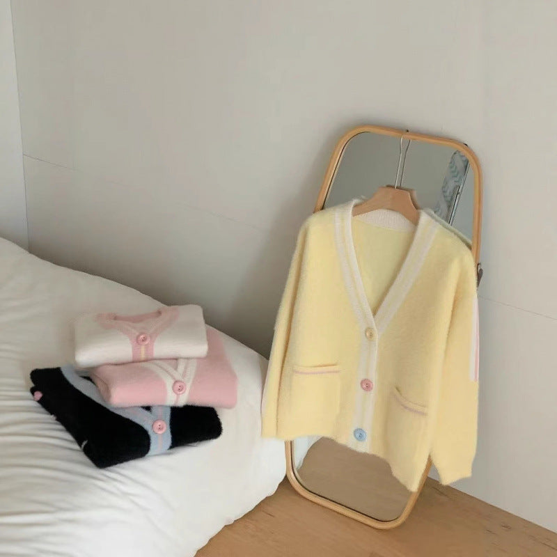 Kvinders hyggelige cardigan med farverige knapper og lommer