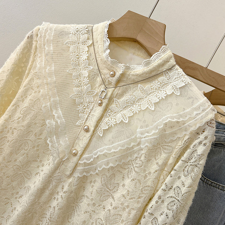 Dame blonde skjorte med elegant krave og dekorative knapper Stilla