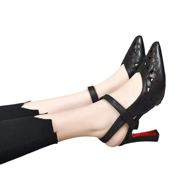 Dame elegante Riemchenpumps med floralt udskæring design og flot blokhæl Stilla