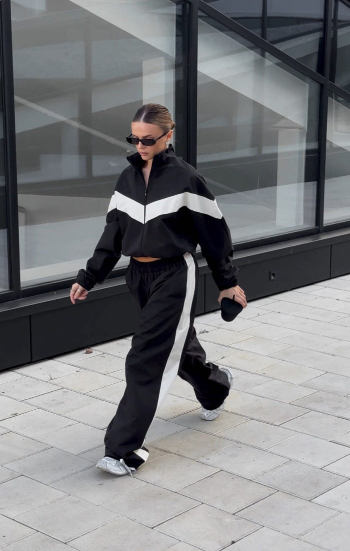 Kvinders sporty træningsdragt i et moderne look
