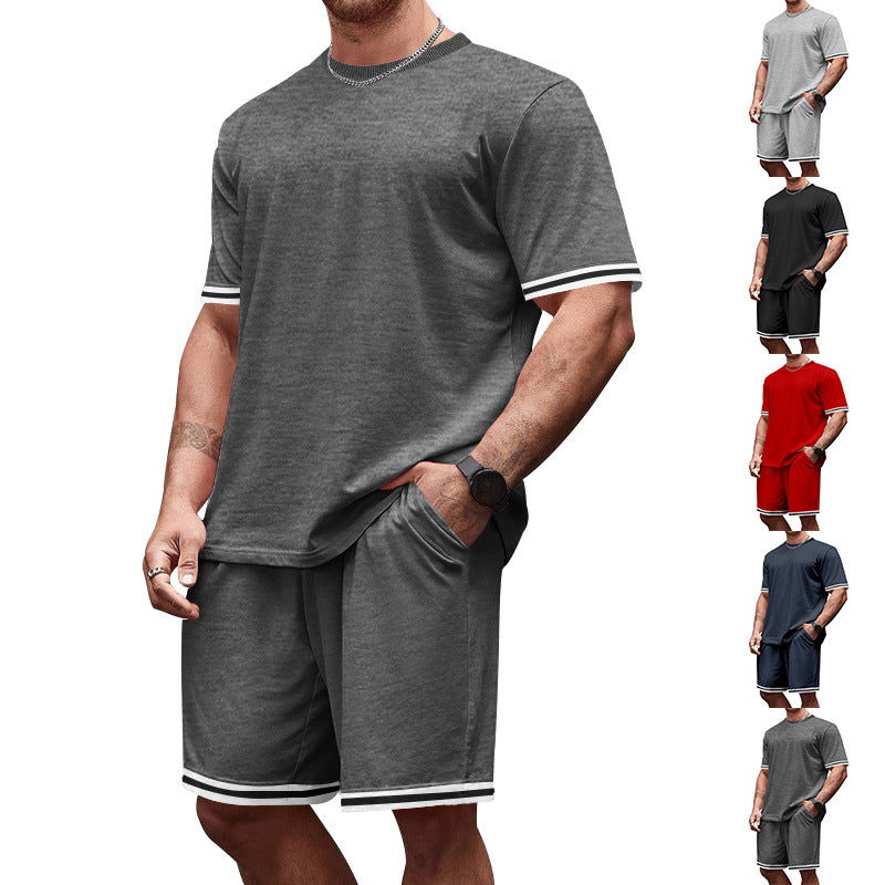 Herre nan sporty jersey sæt bestående af kortærmet t-shirt og bermuda shorts med kontraststriber, elastisk talje og skrålommer Skovae