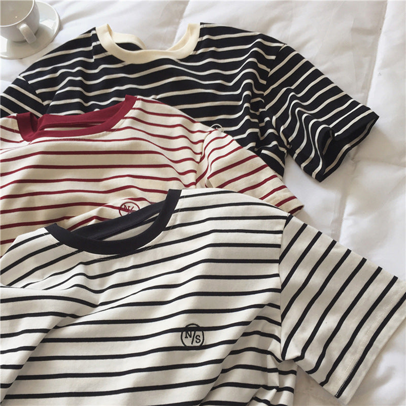 Femme stribet bomulds-rundhalset-TEE med logo-dekoration Stilla