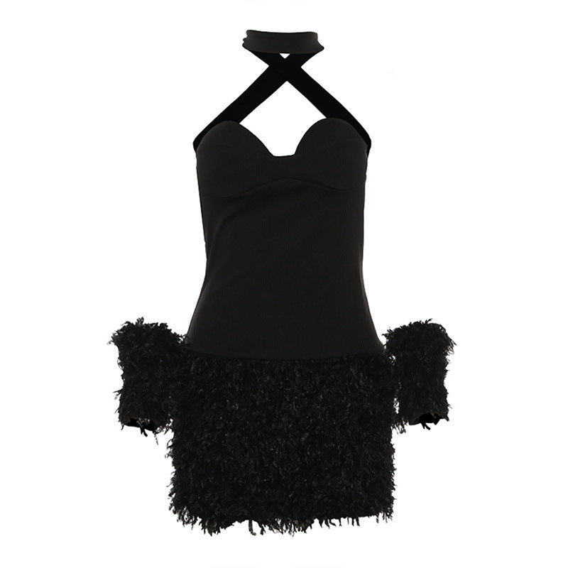 Dame cocktailkjole med kreative flæseærmer og off-shoulder design Stilla