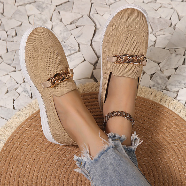 Dame Slip-On Sneakers med elegant kæde-detalje og åndbart overmateriale Stilla