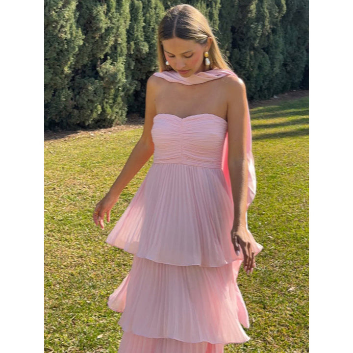 Dame aftenkjole med off-shoulder design og voluminøse flæser Stilla