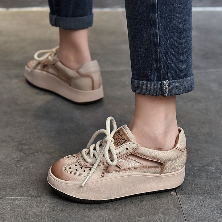 Dame Sneakers med moderigtige cut-out-detaljer og robust plateau Stilla