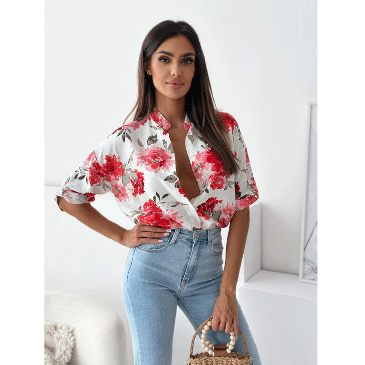 Damebluse med floral design og casual snit Stilla