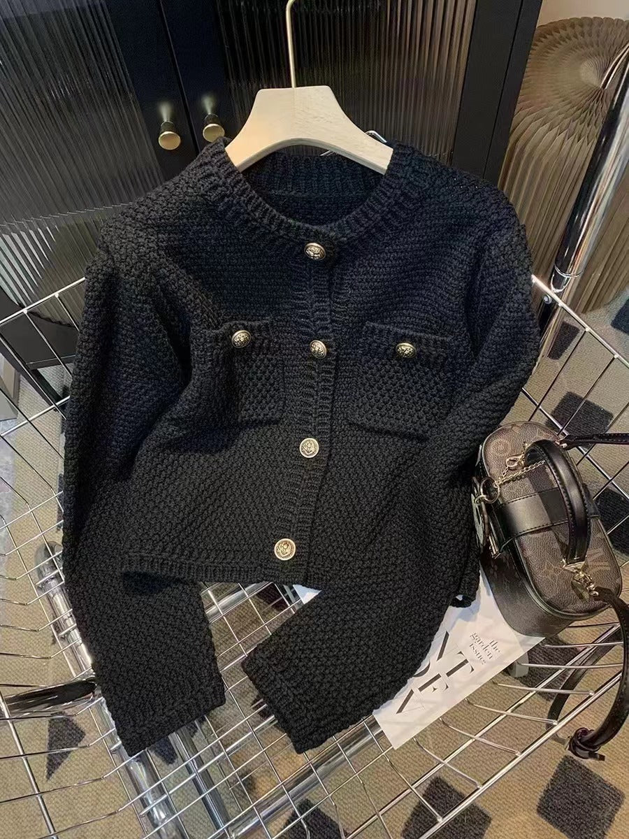 Kvinders cardigan med dekorative knapper og tekstureret design Stilla