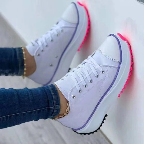 Dame Sporty Sneakers med moderigtigt overmateriale og skridsikker sål Stilla