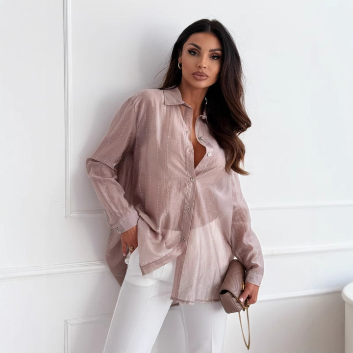 Dame elegant og flydende bluse med fine stofdetaljer Stilla