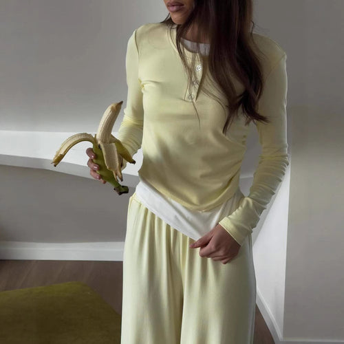 Kvinders loungewear sæt med langærmet skjorte og vide bukser