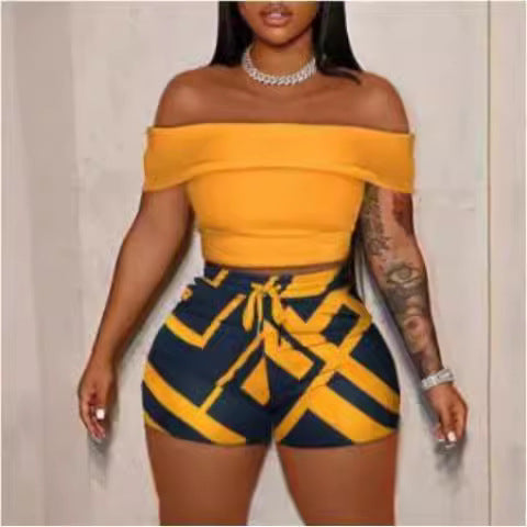 Dame Off-Shoulder Crop-Top og højtaljede shorts i geometrisk design Stilla