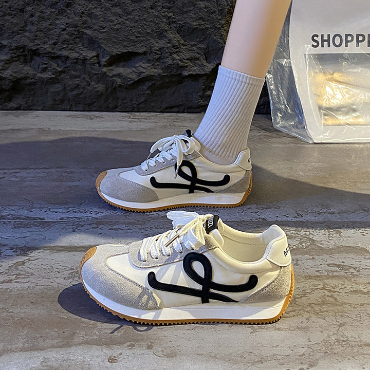 Dame Sporty Sneakers med stilfuld logo-detalje og åndbar overfladestruktur Stilla