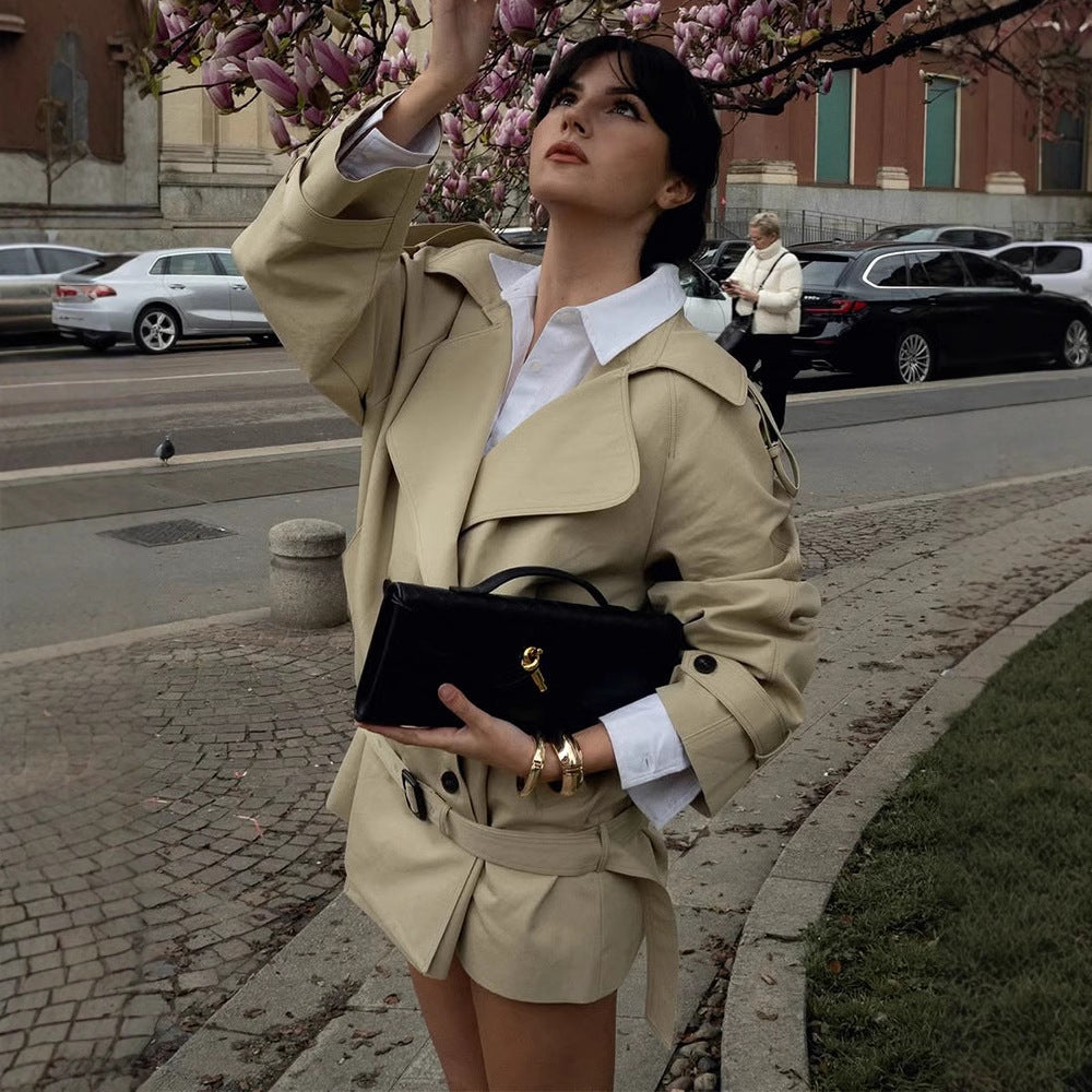 Dame mode Trenchcoat-jakke med taljerbar bælte og elegant snit Stilla