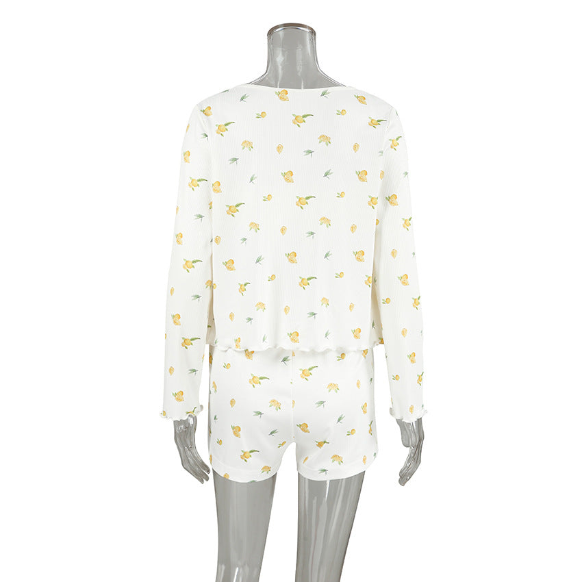 Dame sæt lavet af højkvalitets, blomsteret materiale med crop-top og shorts Stilla