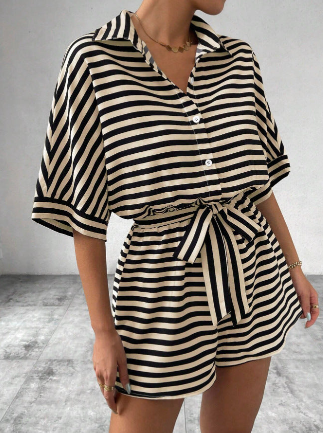 Kvinders korte jumpsuit med stribet design af Stilla