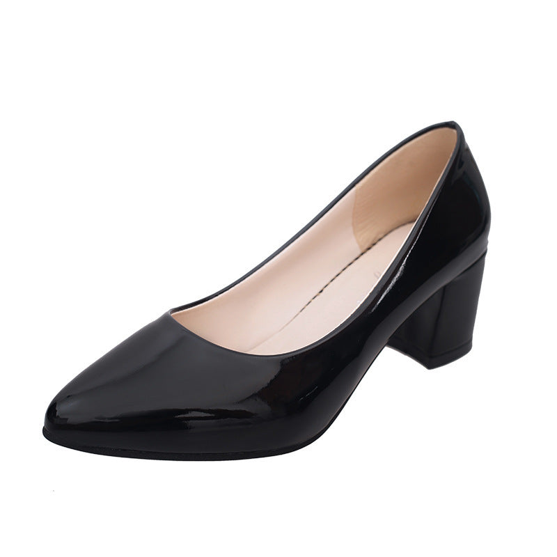 Dame Elegante og klassiske pumps med bredt blokhælhøjder og spidst design Stilla
