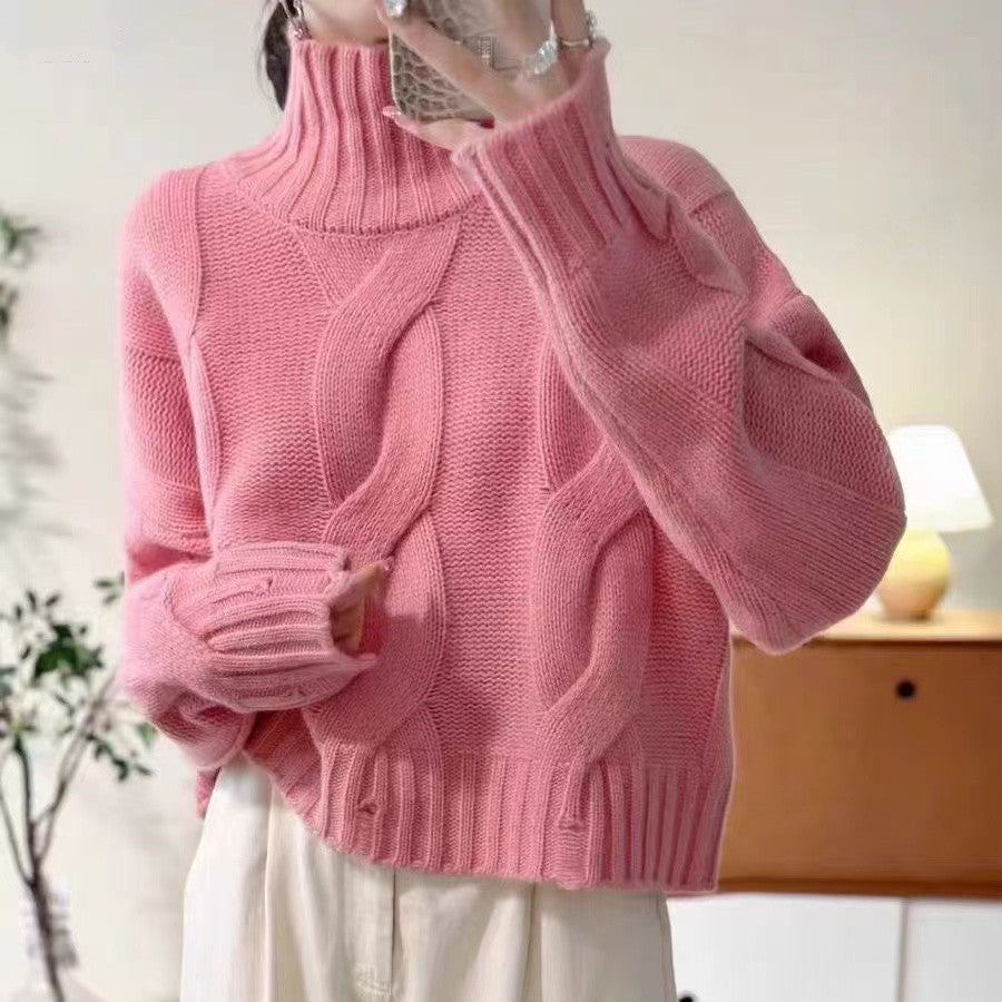 Kvindernes strikkede sweater med høj krave og kabelmønster Stilla