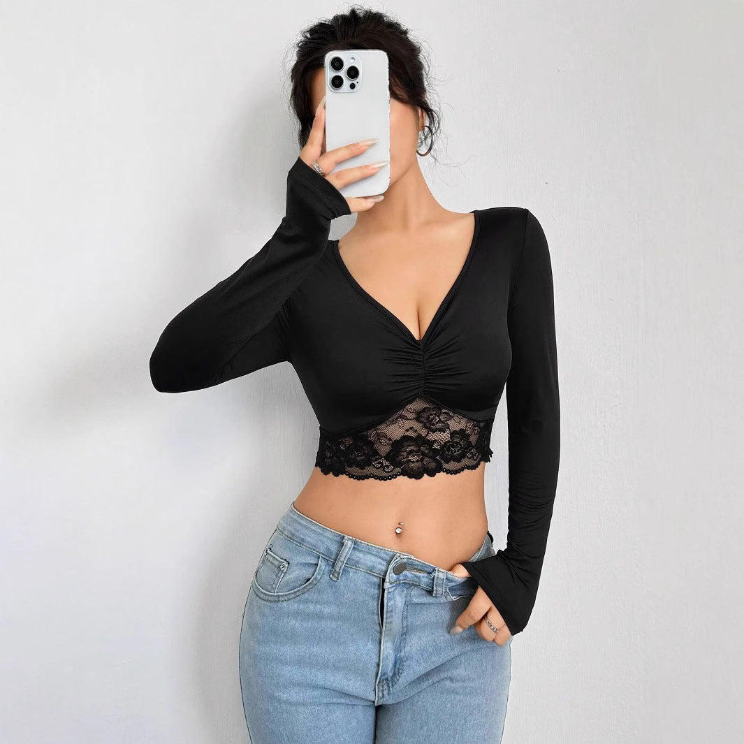 Dame nan tailleret langærmet crop top med dyb v-hals, rynkning og spidskant Skovae