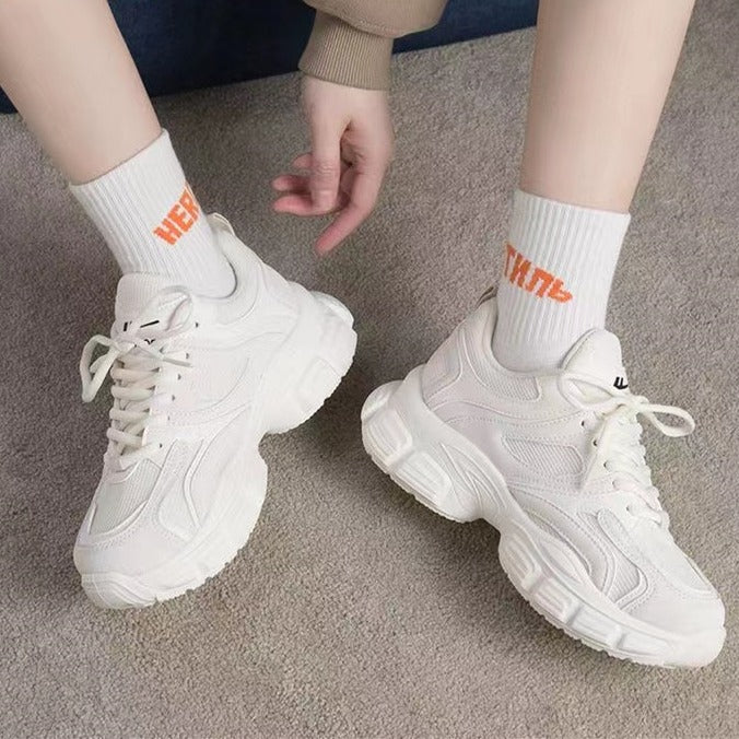 Dame fritidssneakers med åndbar mesh-overflade og stødabsorberende hæl-element Stilla