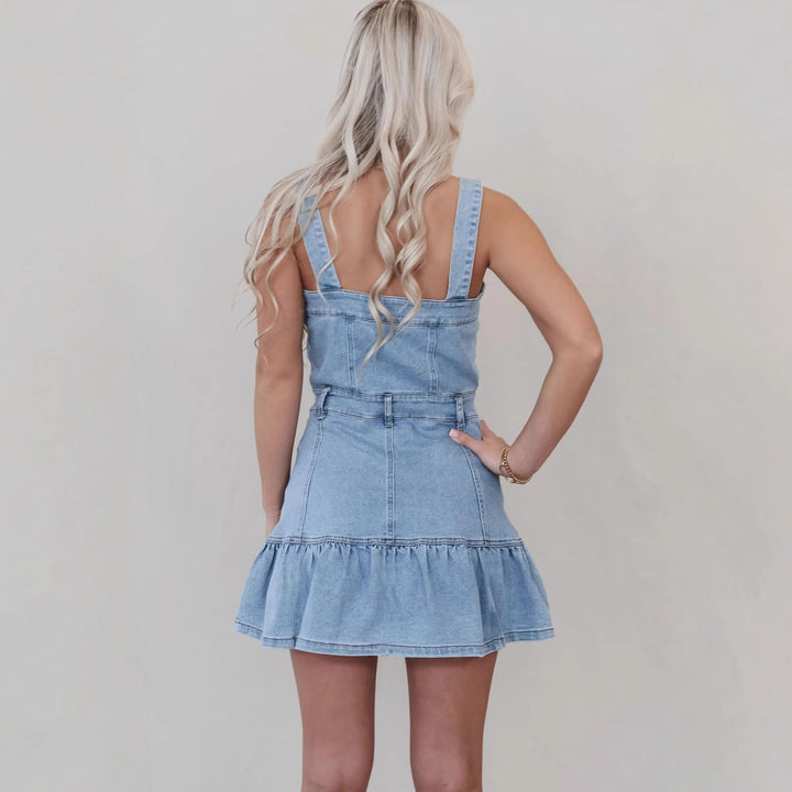 Dame Denim kjole med figursyet snit, knaplåsning og flæsedetaljer Stilla