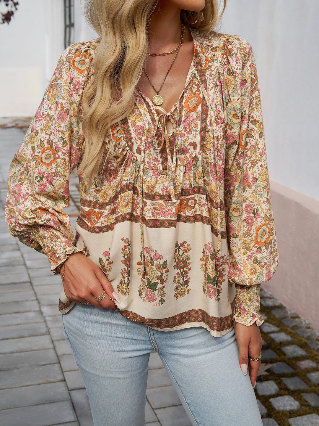 Dame Boho-stil bluse med blomsterprint og brede ærmer Stilla