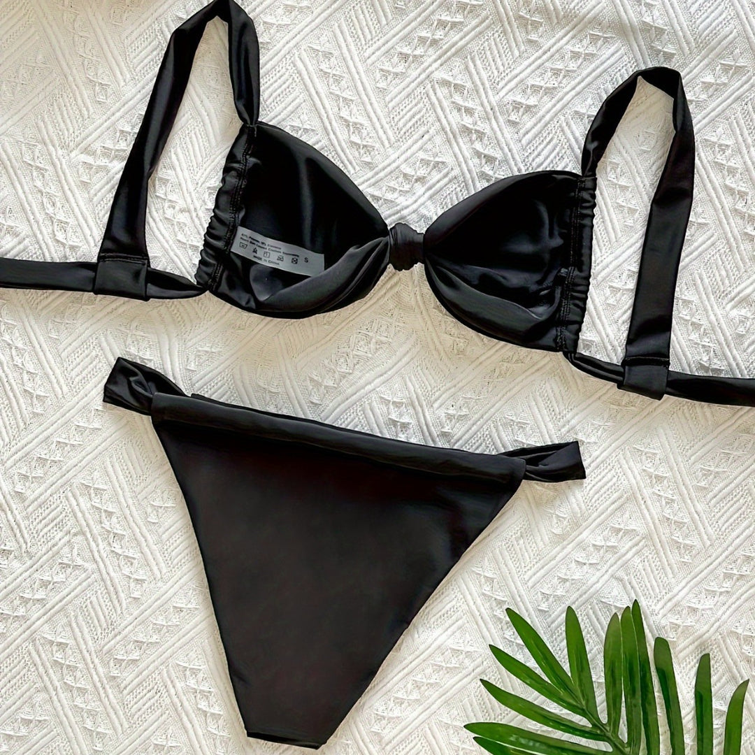 Dame bikini-sæt med moderne knude-detalje og justerbare stropper Stilla