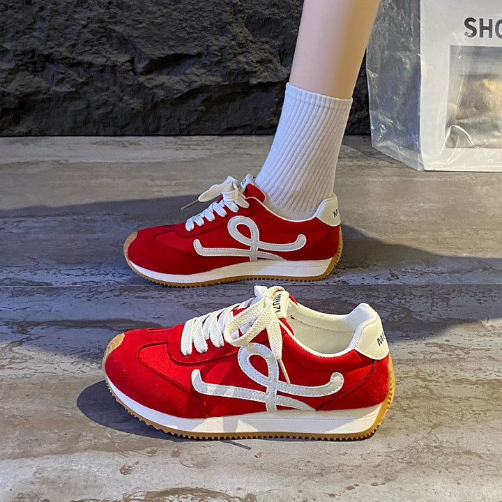 Dame Sporty Sneakers med stilfuld logo-detalje og åndbar overfladestruktur Stilla