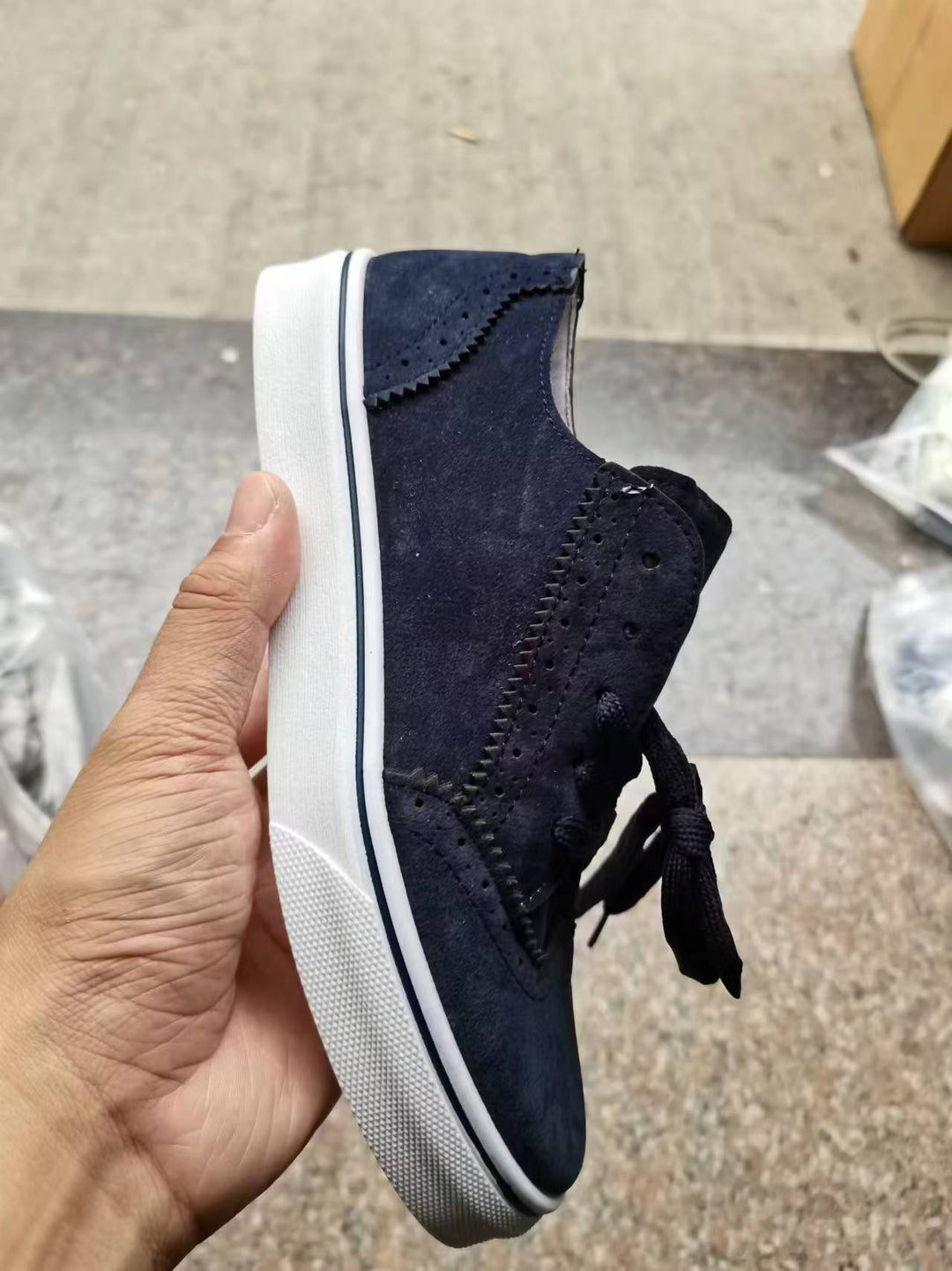 Dame sneakers med luksuriøse rhinestone-detaljer og åndbar overfladestruktur Stilla
