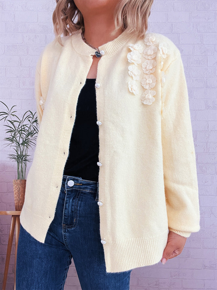 Kvinders cardigan med blomsterapplikationer og knapdetaljer Stilla