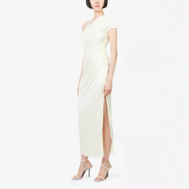 Dame indpakningskjole med asymmetrisk overdel og elegante draperinger Skovae