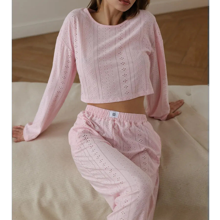 Dame Lækkert Pyjamasæt i let materiale med fin hulbroderi Stilla