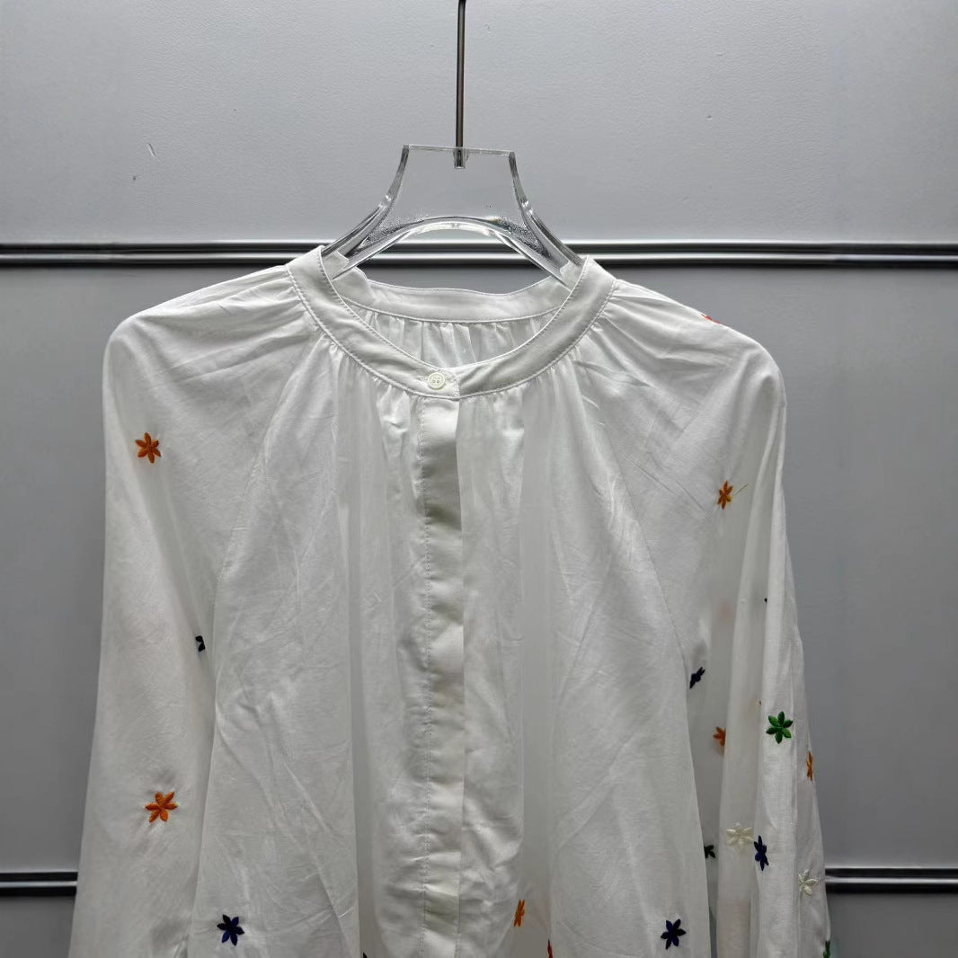 Damebluse med blomstermotiv og rynket ærme Stilla