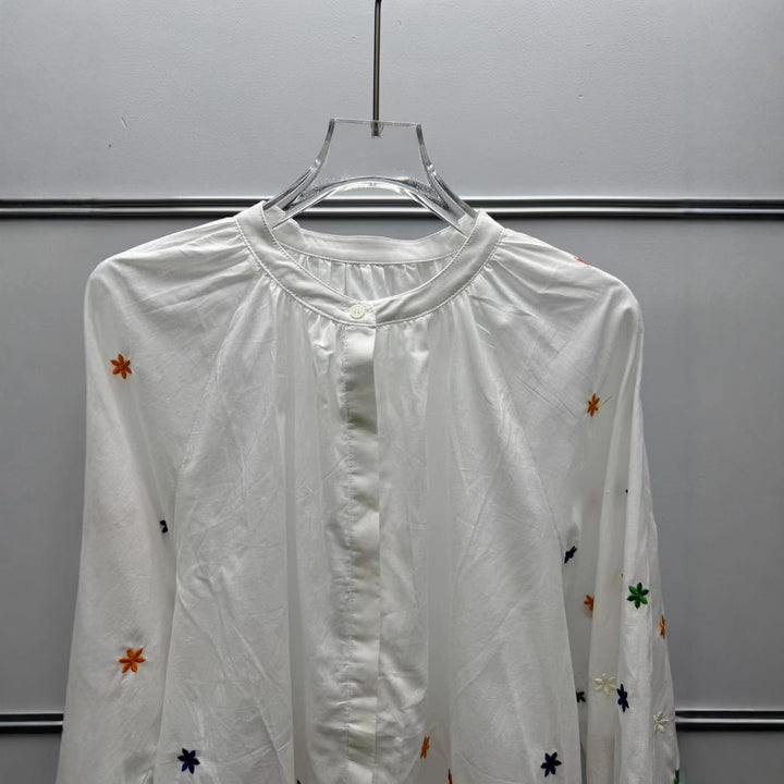 Damebluse med blomstermotiv og rynket ærme Stilla