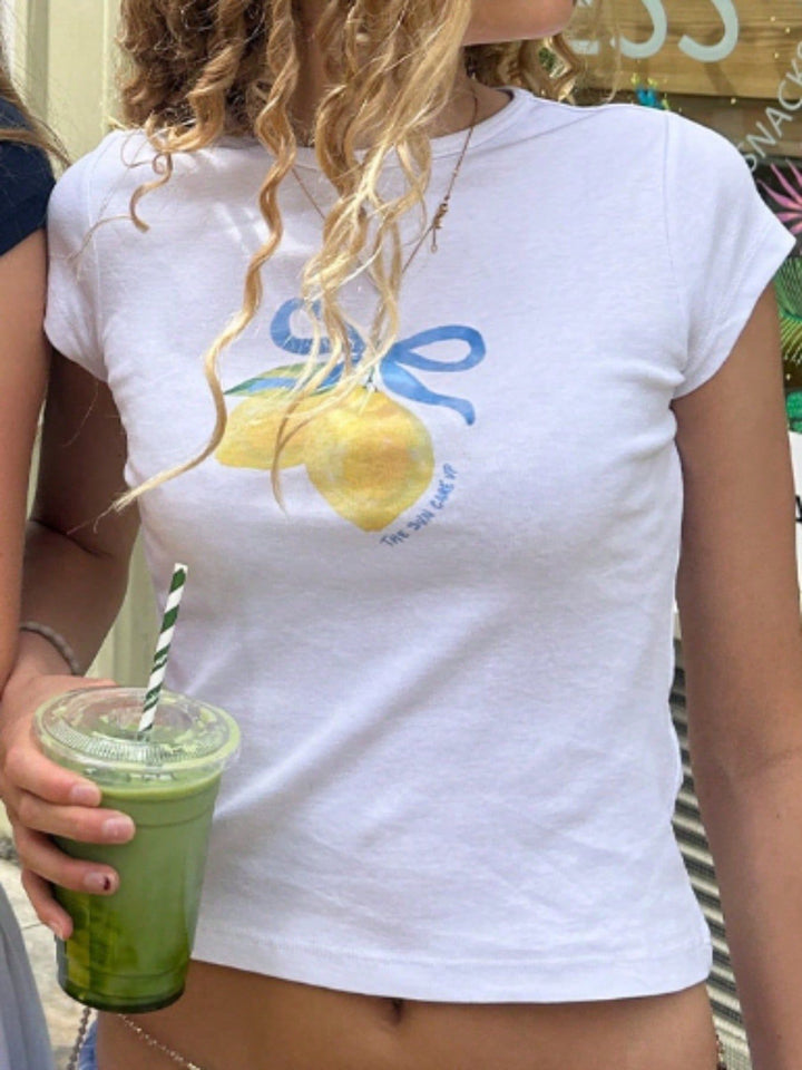 Dame Crop-T-Shirt med kreativ frugtdesign og tætsiddende pasform Skovae