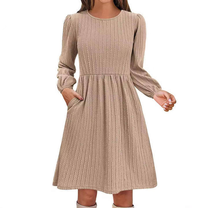 Dame Mini-kjole med struktureret ribdesign og elegante puffærmer Stilla
