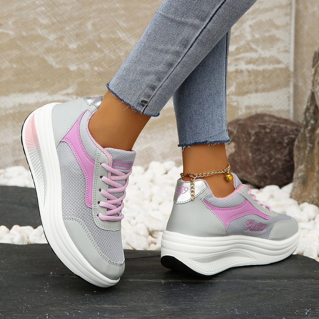 Dame Sporty Sneakers med åndbart mesh og trendy plateau sål Stilla