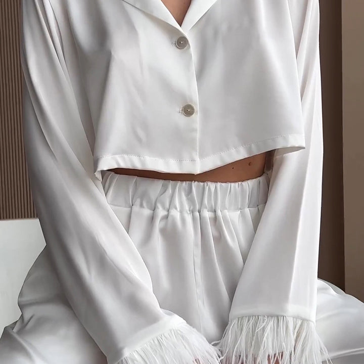 Dame Elegant cropped top og løstsiddende bukser med fjerdetaljer Stilla