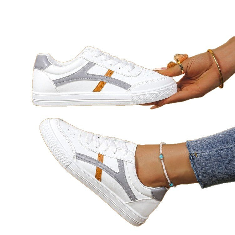 Dame Sneakers med sporty design og modeaccent Stilla