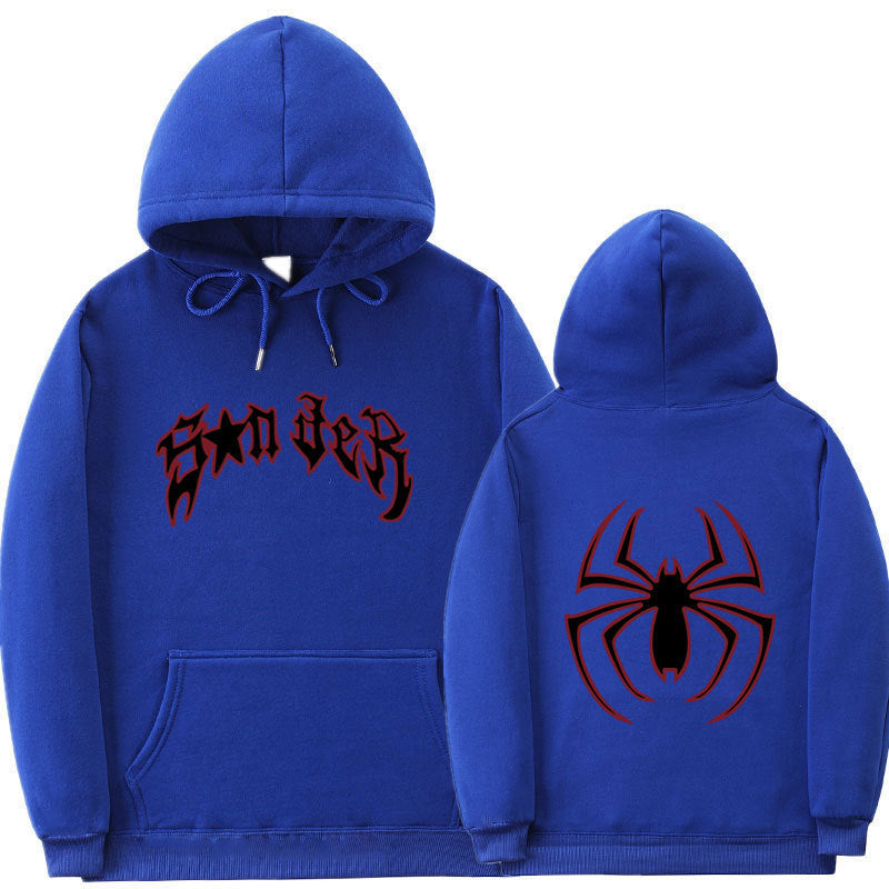 Kvinders hættetrøje med iøjnefaldende edderkoppemotiv og grov skrift Skovae