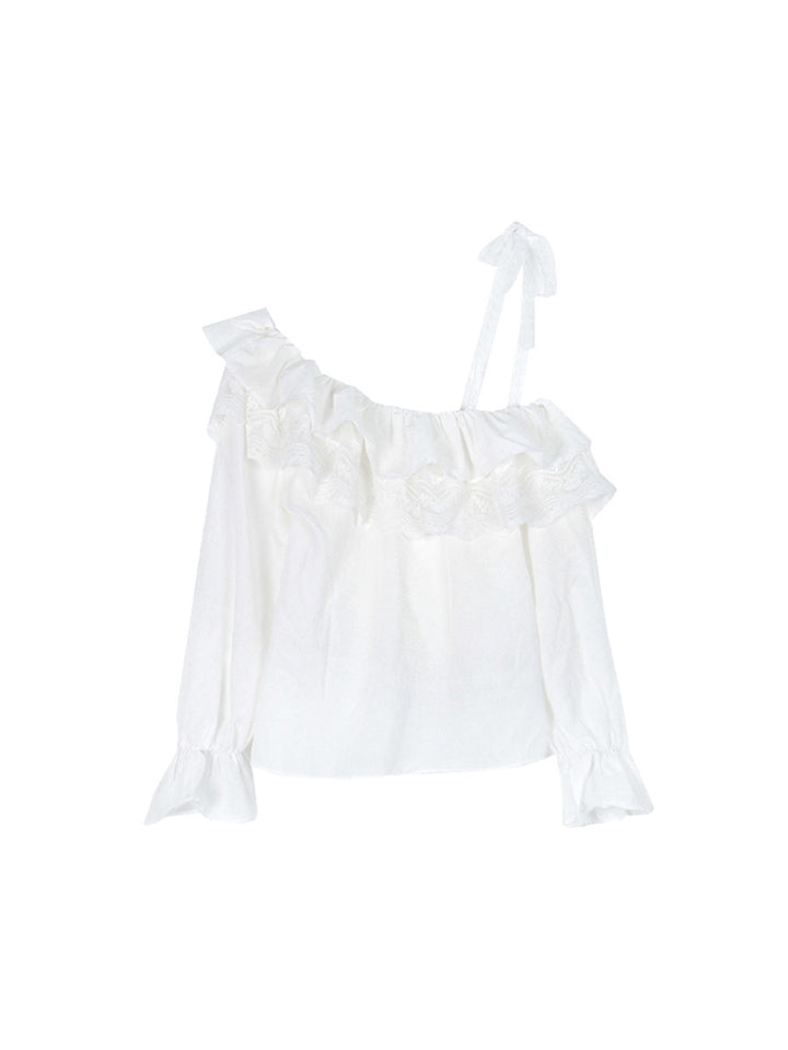 Damebluse med elegante rynker og delikate spidsaccentuer Stilla