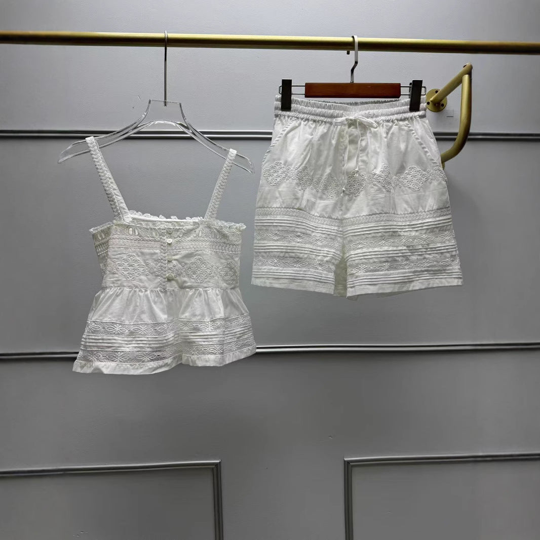 Dame romantisk spids top med volanger og fine detaljer Stilla