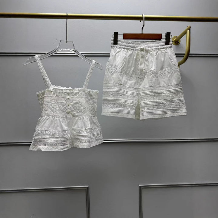 Dame romantisk spids top med volanger og fine detaljer Stilla