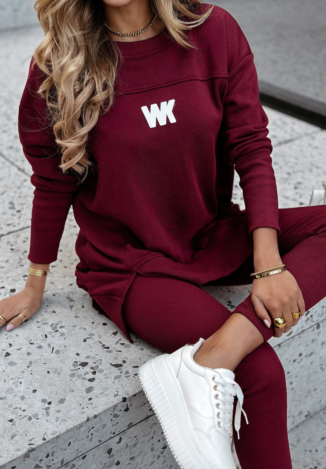 Kvinders sporty lounge sæt med oversized sweatshirt og figursyede leggings Skovae