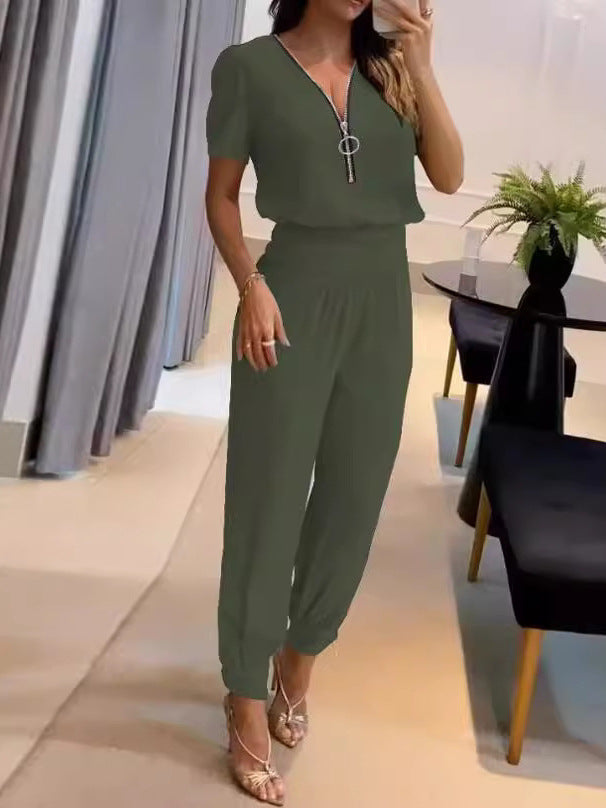 Dame jumper-sæt med stilfuld V-udskæring og elegant detalje Stilla