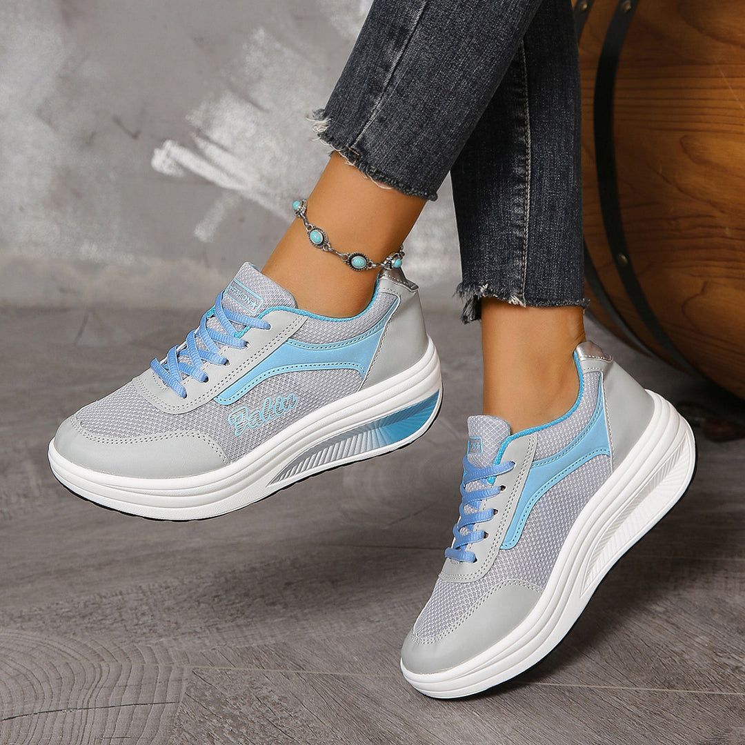 Dame Sporty Sneakers med åndbart mesh og trendy plateau sål Stilla